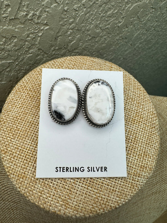 WB Stud earrings